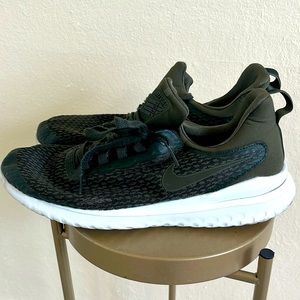 Men’s Nike Rival dark green runners size 10